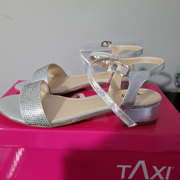 Ladies Silver Evening Shoes - Picture 3 of 5